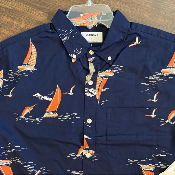 Old Navy Everyday Built-In Flex Printed Short Sleeve Men's Shirt
Size L - Picture 7 of 13